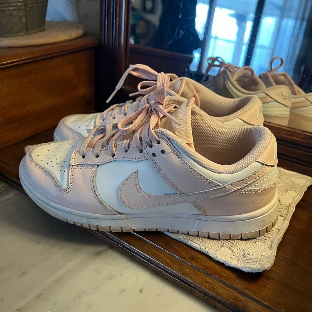 NIKE Classic Dunk Low Retro Style Athleisure Sneakers Light Pink White Women's 9